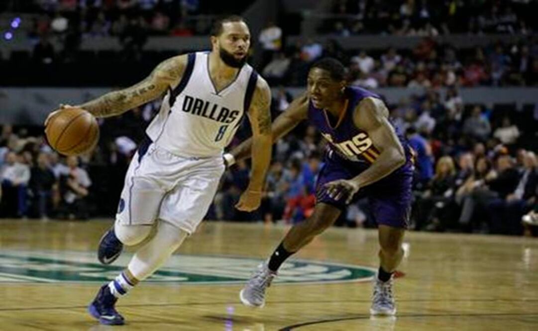 Dallas Mavericks Deron Williams and Phoenix Suns Brandon Knight - AP Photo/Rebecca Blackwell