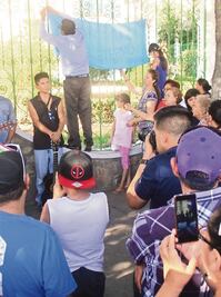 Fans hacen guardia en espera de su ídolo 