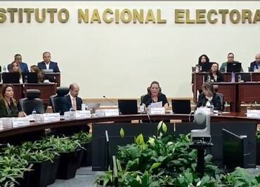 INE reconoce labor de magistrade Ociel Baena; guarda minuto de silencio