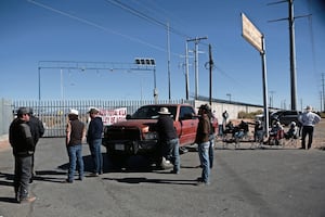 Transportistas mantienen bloqueos en 10 estados