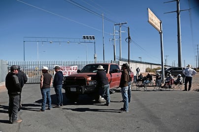 Transportistas mantienen bloqueos en 10 estados