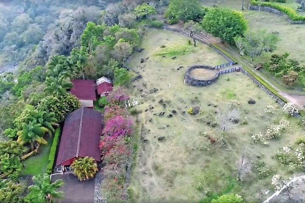 El gobierno aseguró los ranchos La Cartuja, El Aguacate y El Salto. Presuntamente había equinos, llamas, perros, gatos, gansos y pavorreales. (FOTO: TOMADAS DE VIDEO)