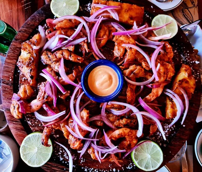 Sí o sí tienes que pedir el pescado, el pulpo o los camarones zarandeados, son una de las especialidades del restaurante / Foto: Vanessa Pérez