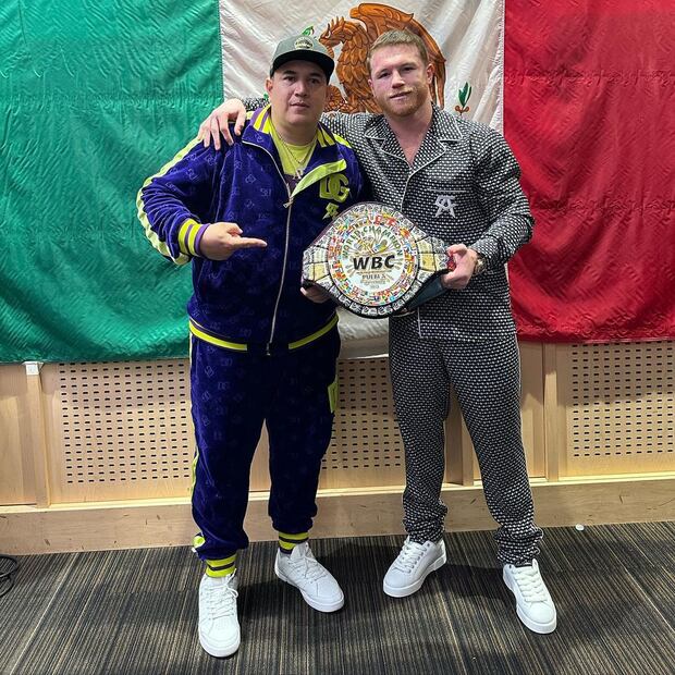Outfit de Eddy Reynoso - Foto: @caneloteam en Instagram
