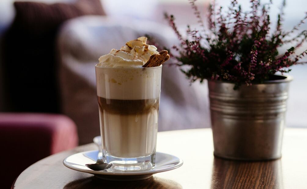 Tres bebidas para quitarte el calor en las mañanas. Foto: Pexels