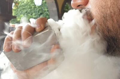 Morena busca legislar contra cigarros electrónicos