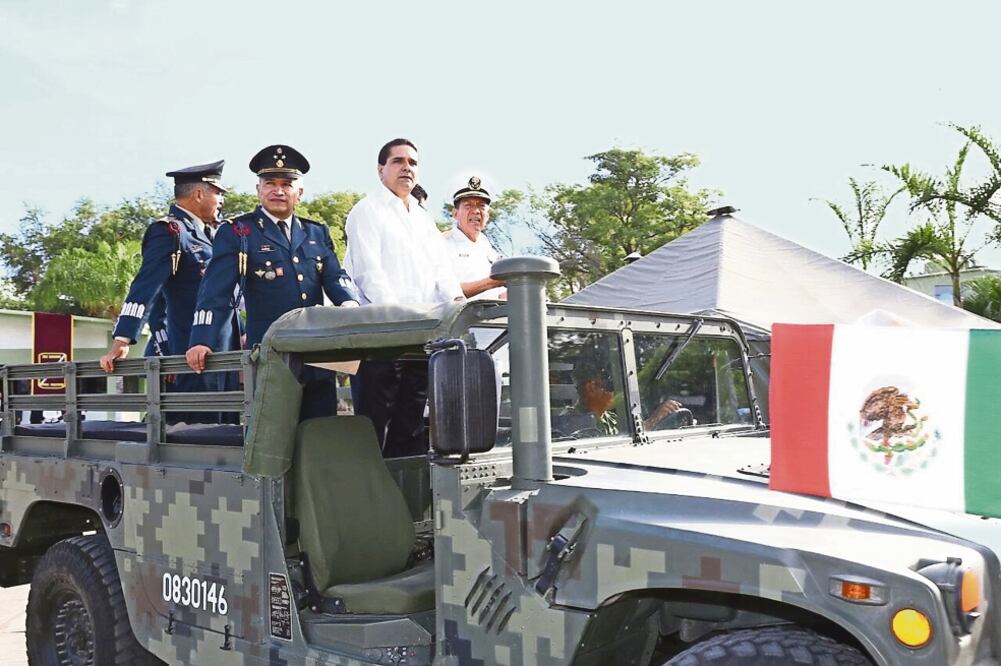 El gobernador Silvano Aureoles, durante la ceremonia por el Día del Ejército Mexicano en las instalaciones de la 43 Zona Militar (CORTESÍA)