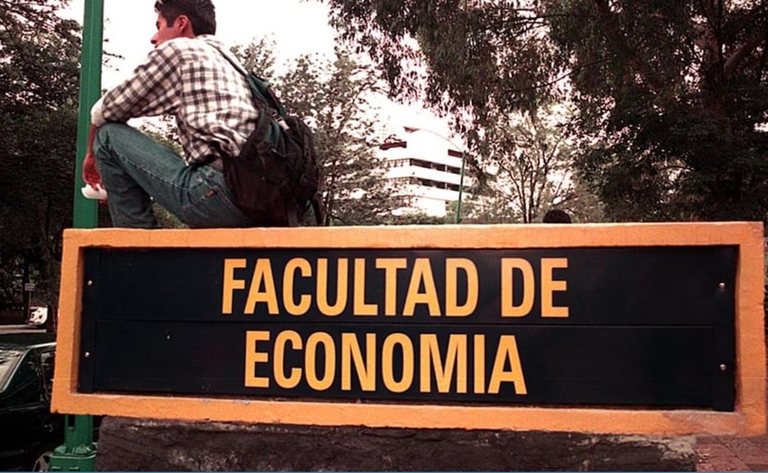 Reanuda actividades la Facultad de Economía a partir de las 17 horas; no encontraron explosivos. Foto: EL UNIVERSAL