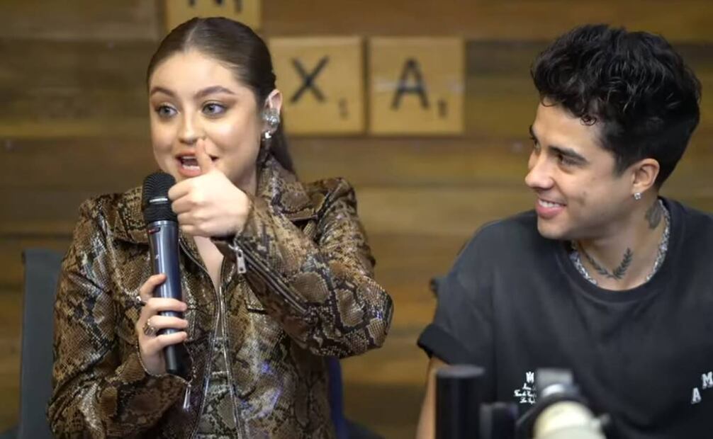 Las miradas de Mario Bautista a Karol Sevilla.