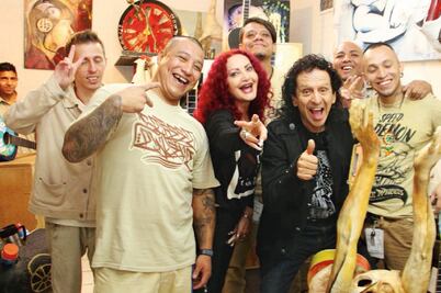 Internos plasman la historia de El Tri en 50 guitarras