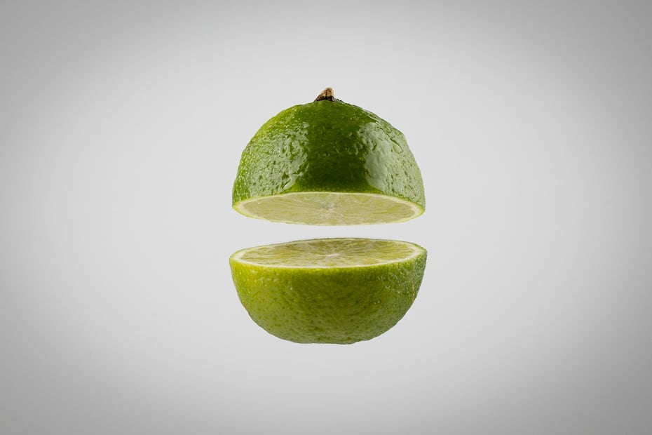 Evita usar ingredientes como el bicarbonato y el limón si tienes la piel irritada o con heridas. Foto: Freepik