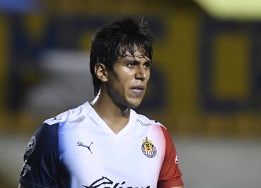 José Juan Macías es baja de Chivas frente a Pumas