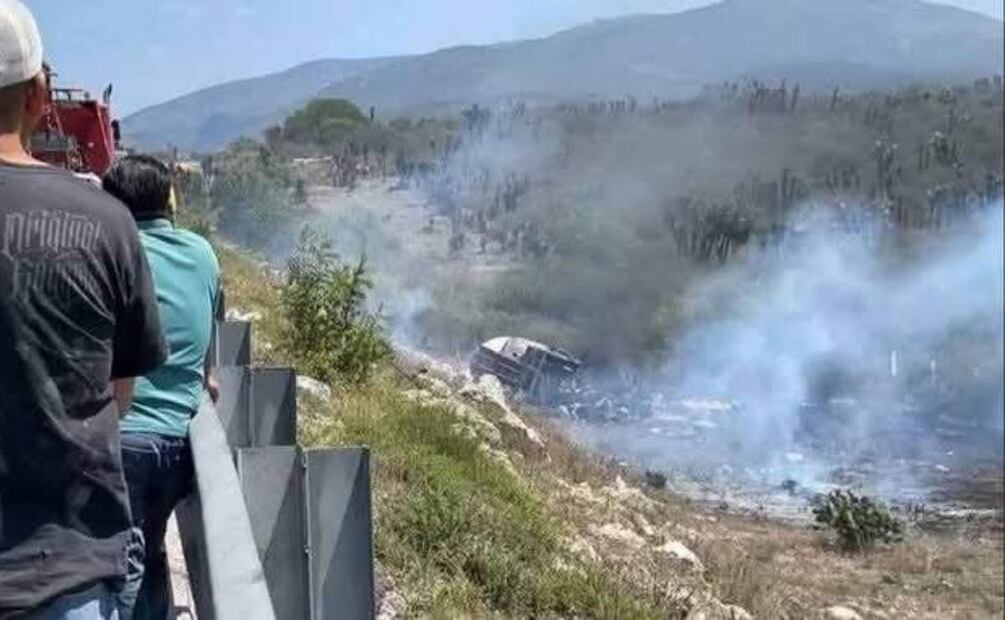 Fatal accidente en autopista Cuacnopalan-Oaxaca deja al menos 20 muertos y 10 heridos (14/05/2025). Foto: Especial