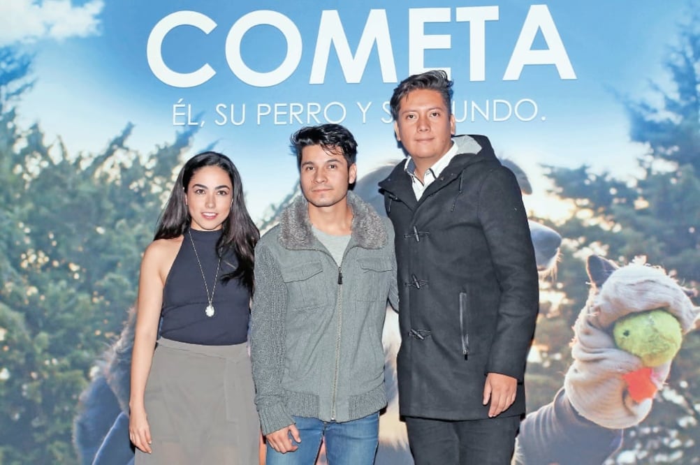 Lizzy Auna y Louis Davis Horne, protagonistas de la cinta, junto al director, Leonardo Arturo (AGUSTIN SALINAS. EL UNIVERSAL)