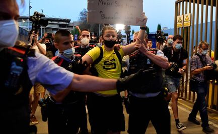 Lanzan huevos al Camp Nou durante protestas en Barcelona