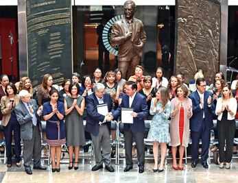 Llama Osorio Chong a defender los derechos de las mujeres