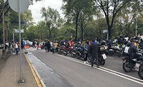Repartidores exigen diálogo sobre reforma laboral; bloquean calles del Centro con más de 400 motocicletas