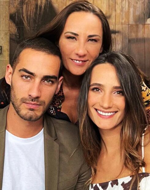 Consuelo Duval posa junto a sus hijos Michelle y Paly, de 29 y 31 años, respectivamente.
Foto: Instagram