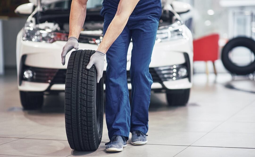 Compra de manera informada las llantas de tu auto. Foto: Freepik
