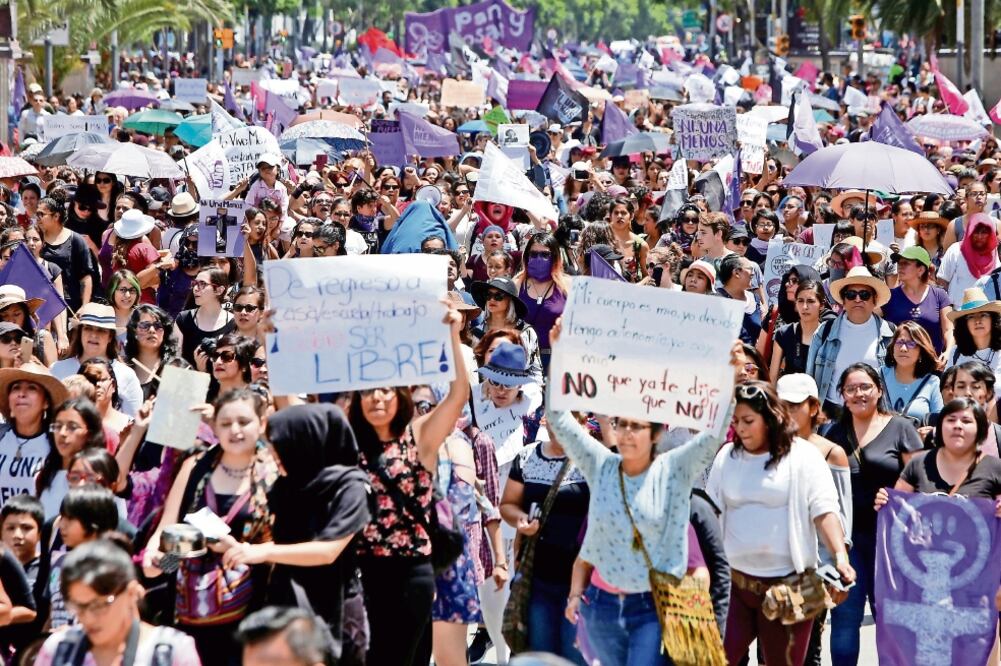 Miles de personas marcharon en Puebla contra la violencia hacia las mujeres, luego del asesinato de la joven Mara Fernanda (ARCHIVO EL UNIVERSAL)
