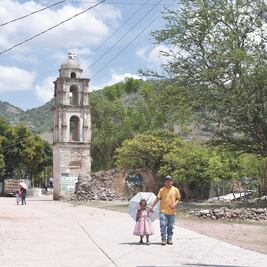 Muere su esposa y su vida da un giro: deja trabajo para cuidar a su hija