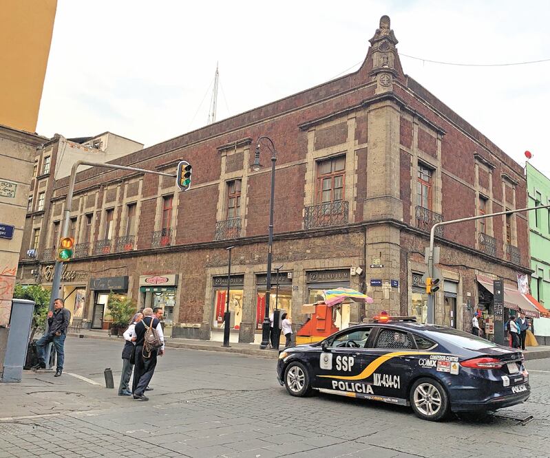 Según las autoridades, el crimen organizado que opera en el Centro es el responsable de extorsionar y asesinar a líderes de ambulantes. BERENICE FREGOSO. EL UNIVERSAL