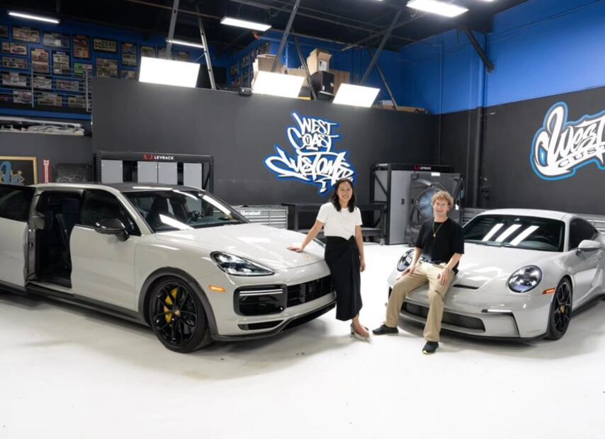Mark Zuckerberg y Priscilla Chan con sus nuevos automóviles. Foto: Instagram @zuck