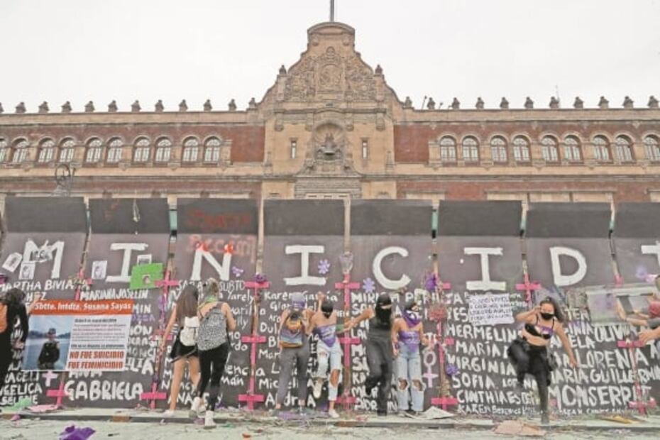 Indignación: los momentos de la marcha de mujeres del 8M