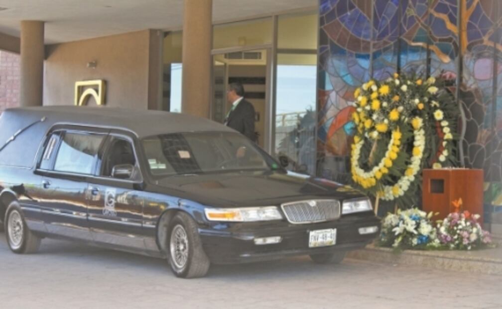 “Para mí es una heroína”: así despidieron a maestra de Colegio Cervantes