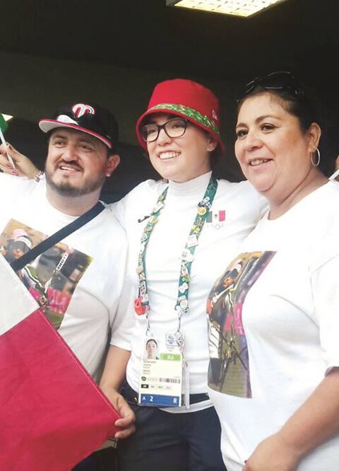 Rosalío Bayardo y Angélica Chán apoyaron en todo momento a Gaby (c.) (ADRIANA DÍAZ. EL UNIVERSAL)