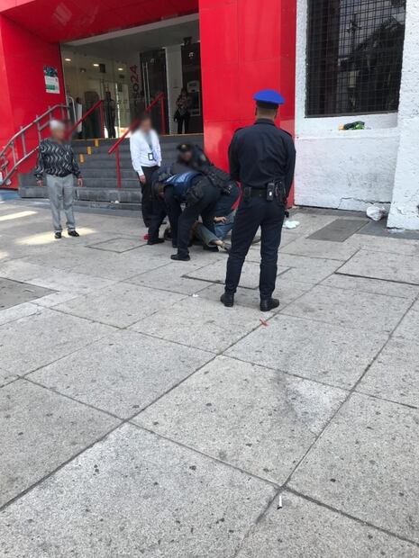 Indigente aprovecha desalojo por sismo en CDMX para asaltar a trabajador