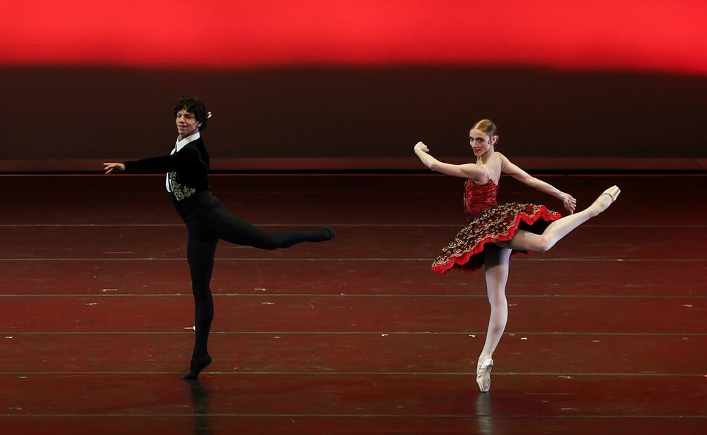 Isaac Hernández danza "Don Quijote" en el Auditorio Nacional. Foto: Hugo Salvador/EL UNIVERSAL.