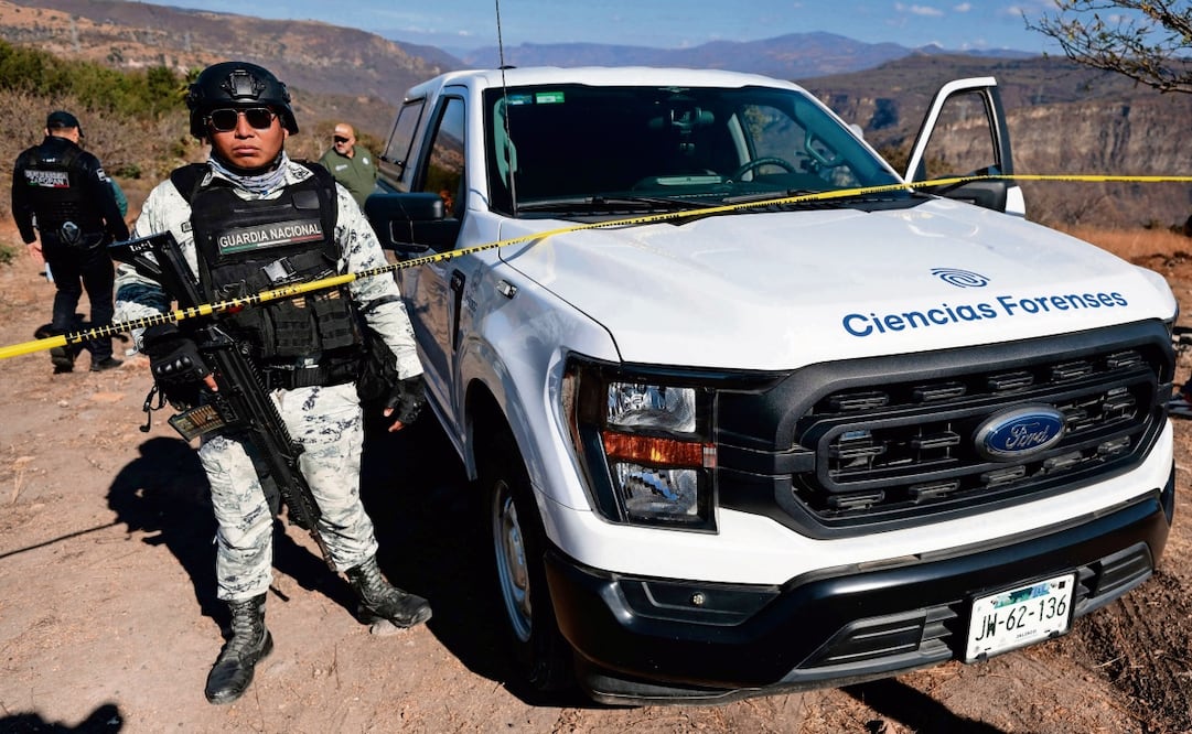 Agentes de la Guardia Nacional en un operativo de rastreo y recuperación de restos de personas desaparecidas en Zapopan, Jalisco. (04/02/2025) Foto: Ulises Ruiz | AFP