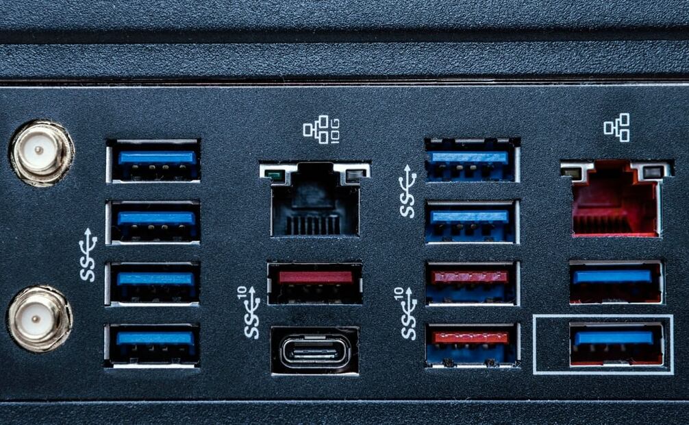 Para esto sirve el puerto USB en la parte trasera de tu TV. Foto: Freepik