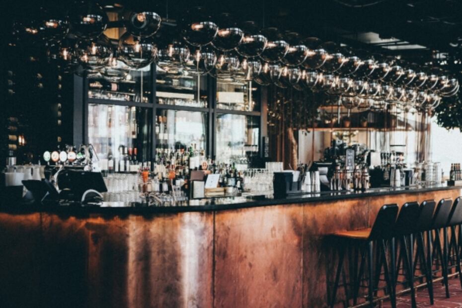 ¿Y si hoy te tomas un Manhattan? Conoce su historia