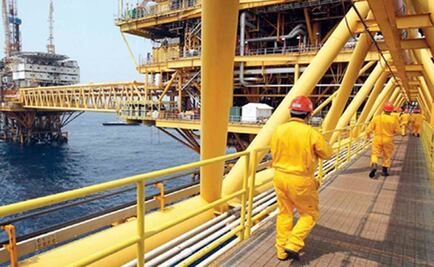 Mexico's Pemex agrees to 3.17 pct pay rise for oil workers' union