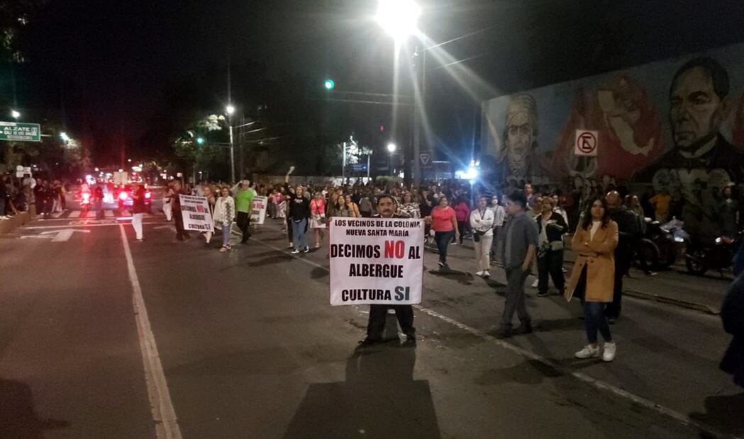 Un grupo de vecinos de la colonia Nueva Santa María en la alcaldía Azcapotzalco se manifestaron contra la construcción de un albergue para migrantes, el 19 de marzo de 2025. Foto: especial