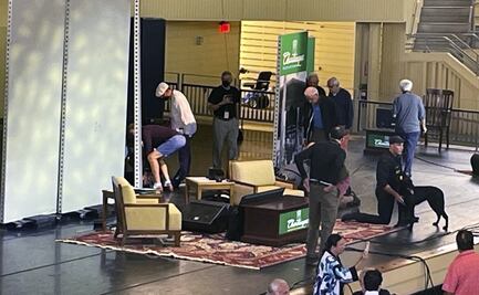 Salman Rushdie fue herido en cuello y abdomen. El escritor sigue en cirugía, informa la policía