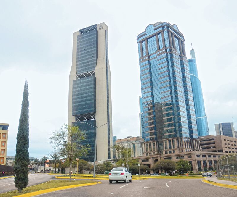 Las avenidas de San Pedro registran casi la mitad del tránsito que tenían hace un año, cuando se detectó el primer caso de Covid en ese municipio. Foto: Emilio Vásquez/ El Universal