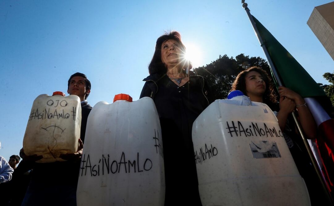 Manifestantes en Guadalajara contra el desabasto de gasolina (Foto: EFE)