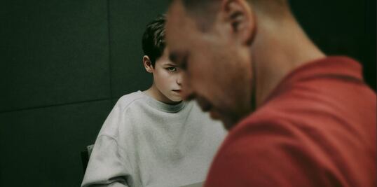 Owen Cooper se convierte en el actor más joven en ganar en los Premios Emmy 2025 por la serie “Adolescencia” 