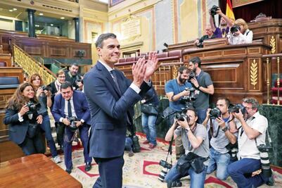Inicia en España era Sánchez, bajo inestabilidad