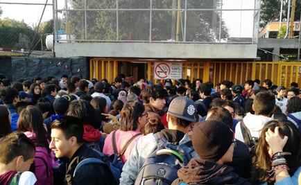 Encapuchados toman Prepa 5 en rechazo a retiro de Prepa en Línea