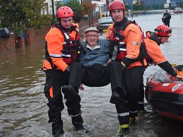 Tormenta Bert azota Reino Unido; reportan un muerto en Inglaterra por la caída de un árbol