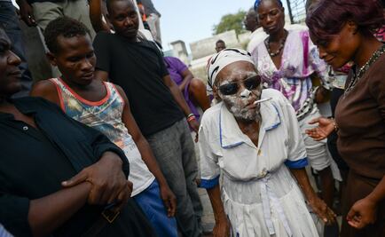 Fieles al vudú, haitianos dejan "poseerse" en ceremonia