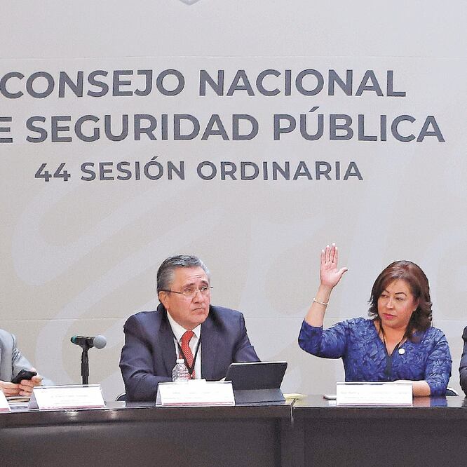 Durante el Consejo Nacional de Seguridad, Luis Raúl González (centro) reiteró que el perfil de la Guardia Nacional debe ser policial y civil. Foto/BERENICE FREGOSO. EL UNIVERSAL