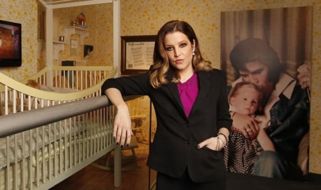 El cuerpo de Lisa Marie Presley descansará junto al de su hijo Benjamin Keough en Graceland. Foto: AP Photo/Lance Murphey, Archivo EL UNIVERSAL. 