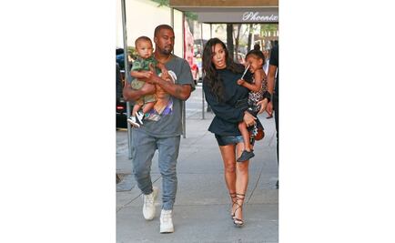 Kim Kardashian y Kanye West presentan colección de moda infantil