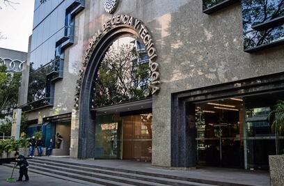 Conacyt responde que no puede explicar el significado de ciencia neoliberal