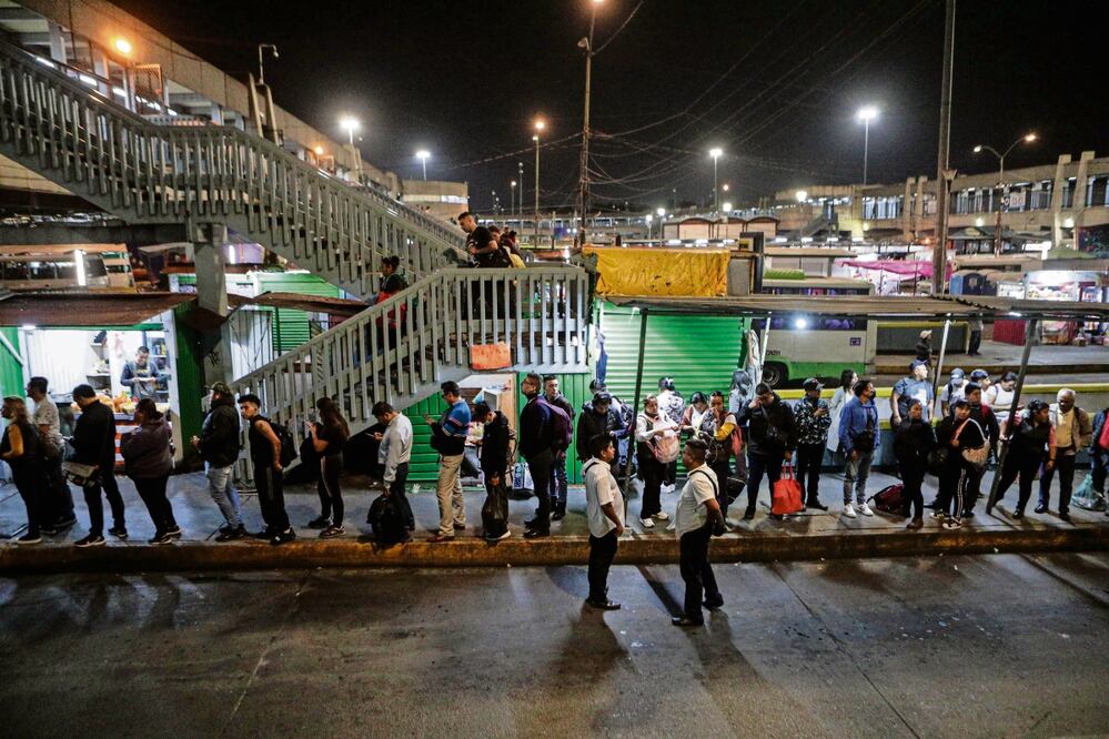 De acuerdo con información de agentes de investigación, en el Cetram de Pantitlán los robos se cometen principalmente de las 19:00 a las 22:00 horas. Fotos: Gabriel Pano/El Universal